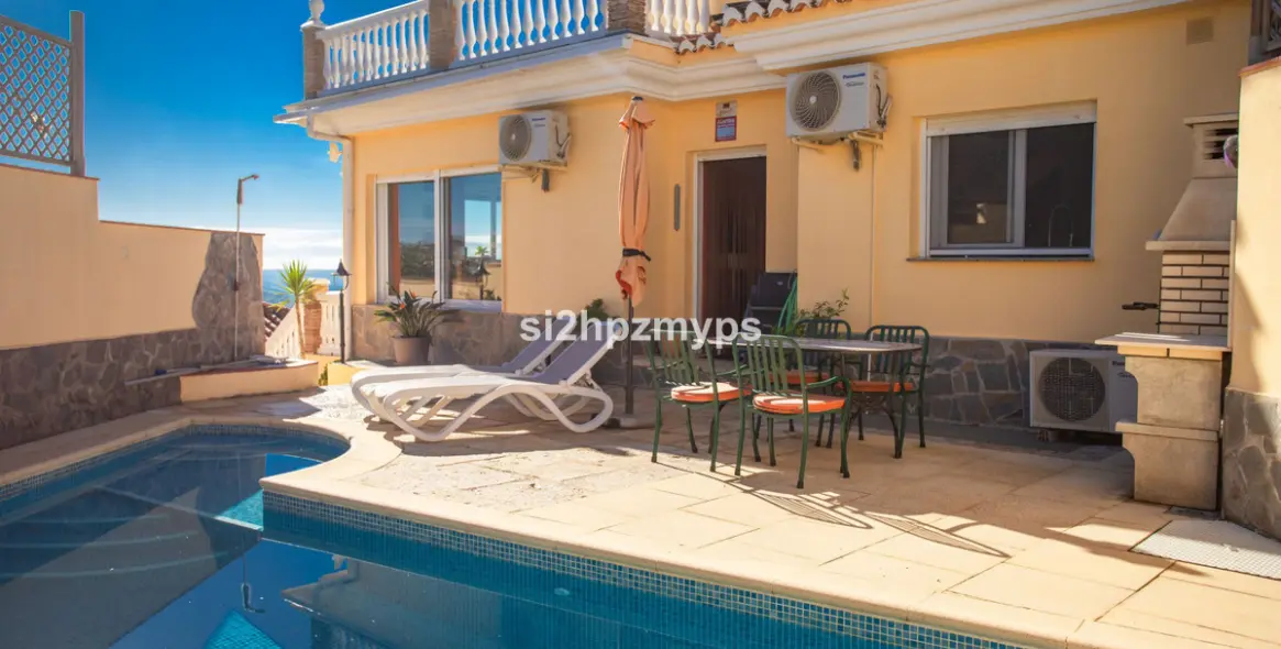 Venta de villa independiente en Torrox 1