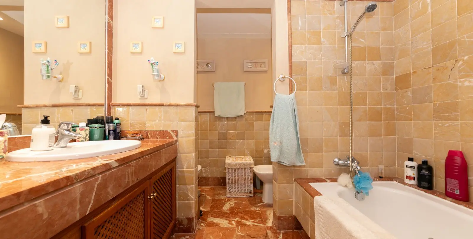 Venta de apartamento en planta baja en La Quinta 8