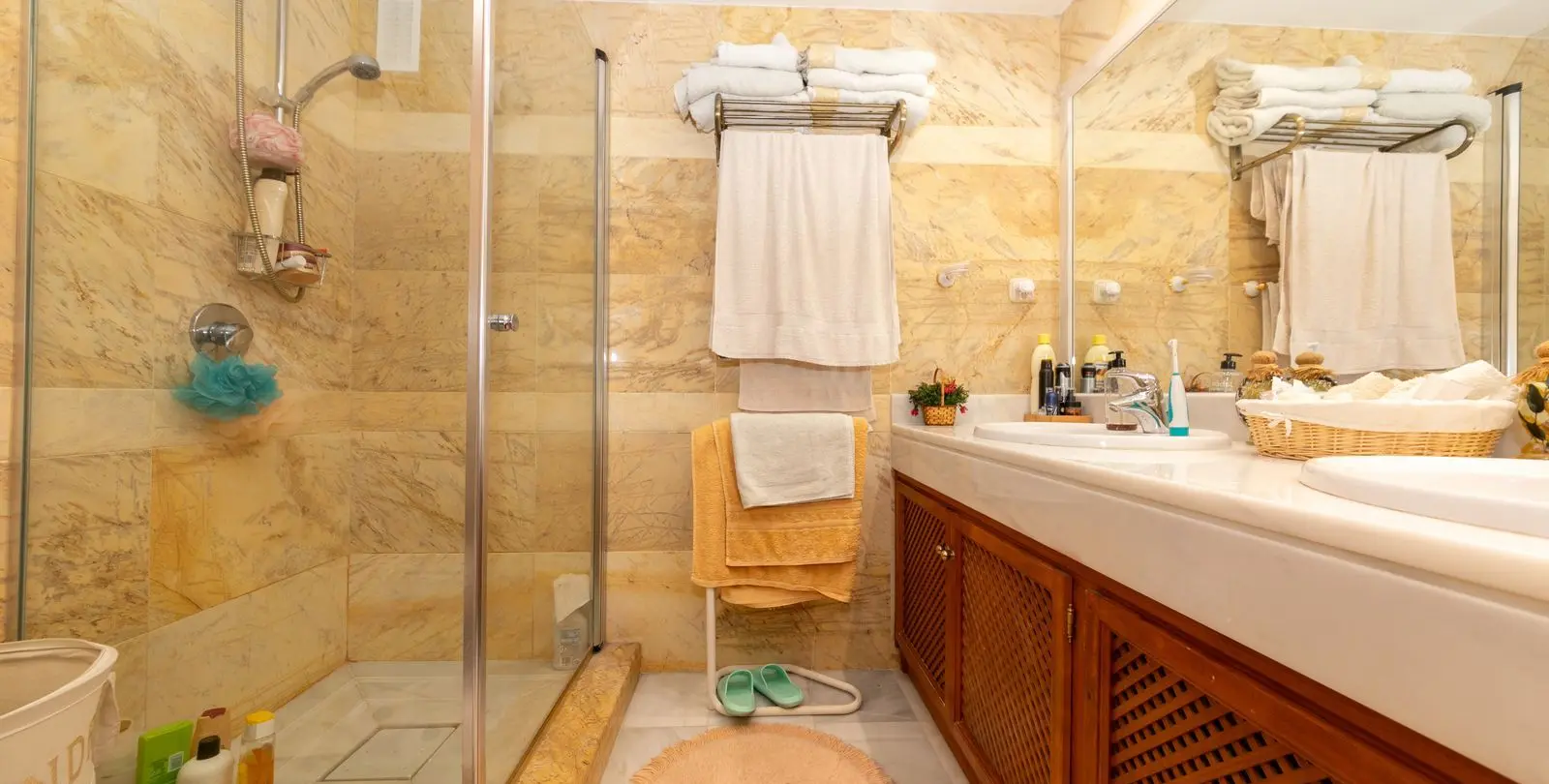 Venta de apartamento en planta baja en La Quinta 10