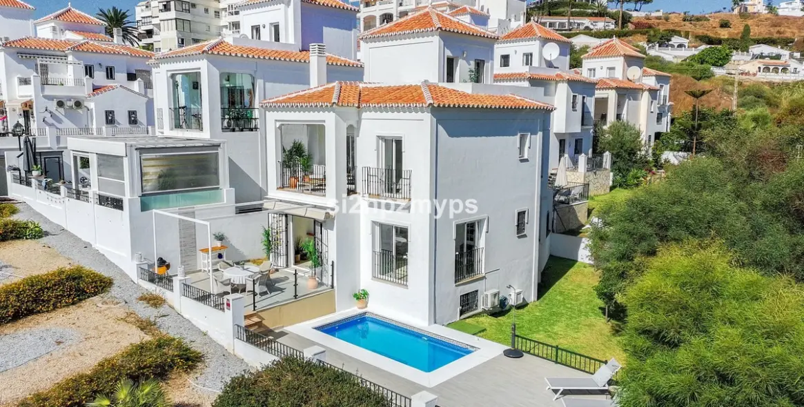 Sale of detached villa in Torrox 2