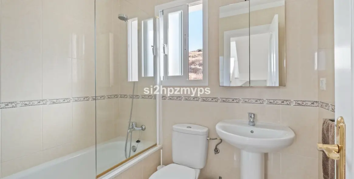 Sale of detached villa in Torrox 25