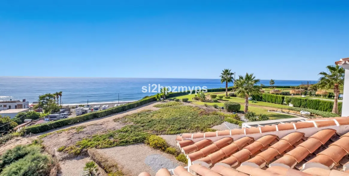 Sale of detached villa in Torrox 28