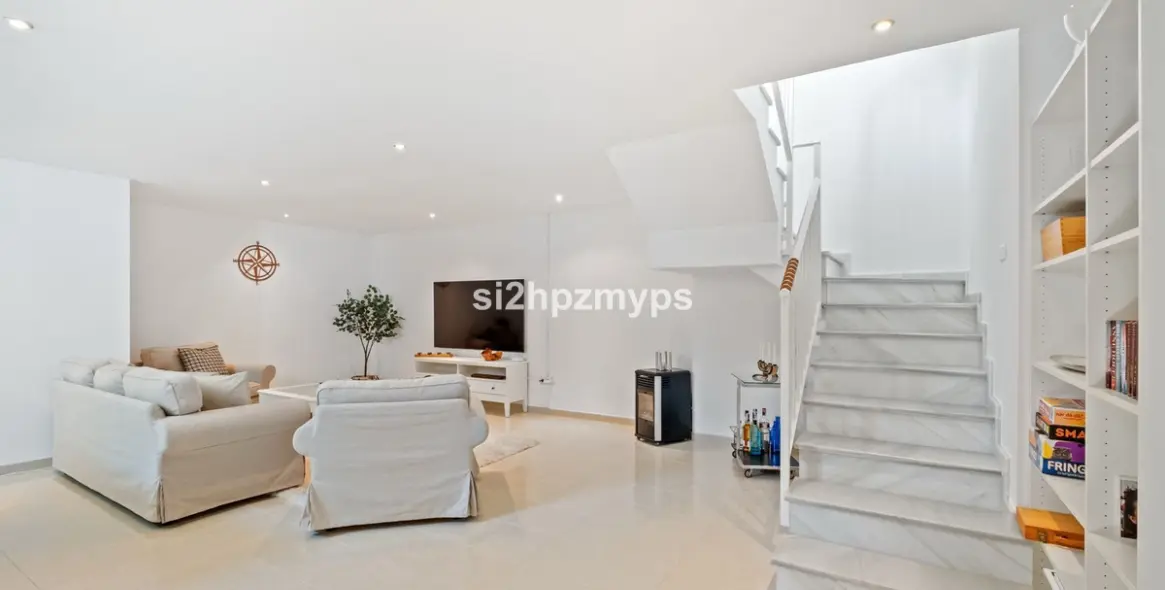 Sale of detached villa in Torrox 30