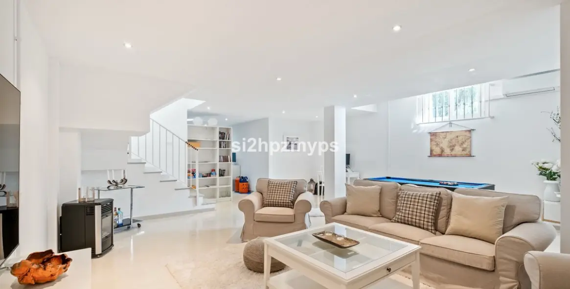 Sale of detached villa in Torrox 31