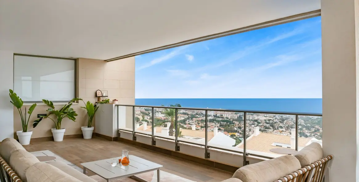Sale of middle floor apartment in Benalmadena Costa 1