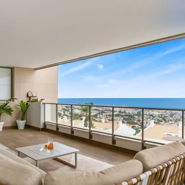 Sale of middle floor apartment in Benalmadena Costa