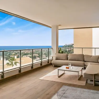 Sale of middle floor apartment in Benalmadena Costa