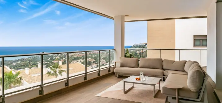 Sale of middle floor apartment in Benalmadena Costa 1