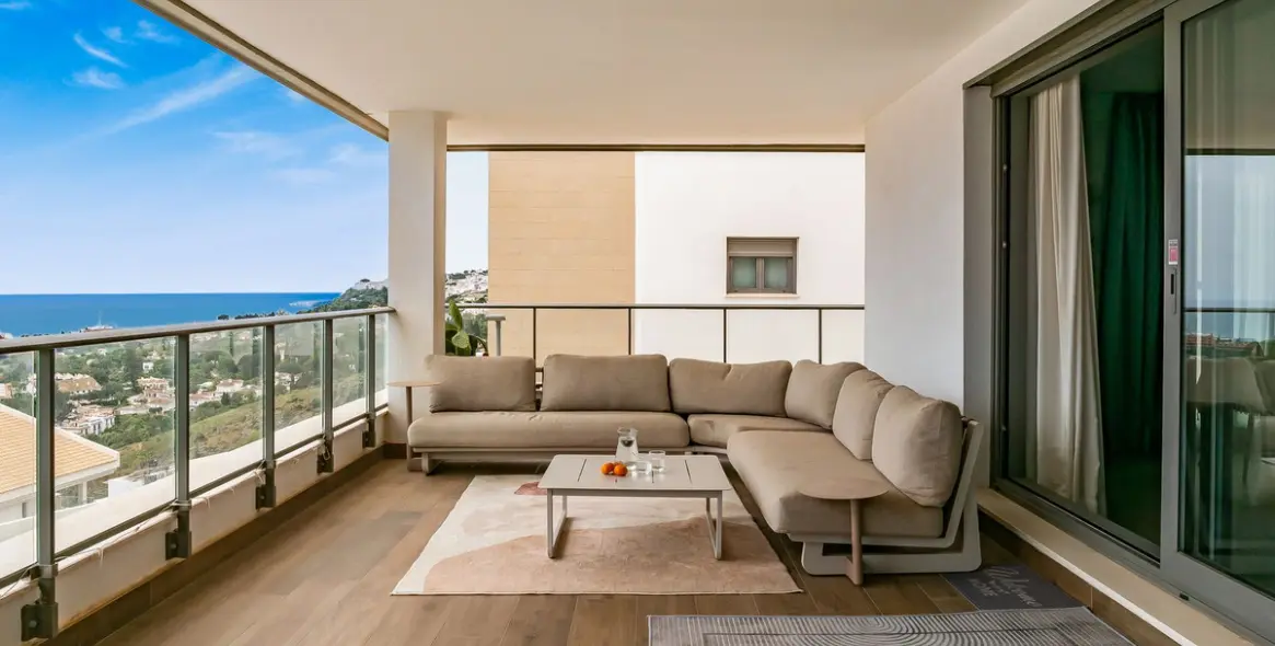 Sale of middle floor apartment in Benalmadena Costa 3