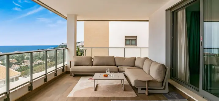 Sale of middle floor apartment in Benalmadena Costa 2