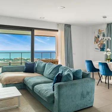 Sale of middle floor apartment in Benalmadena Costa