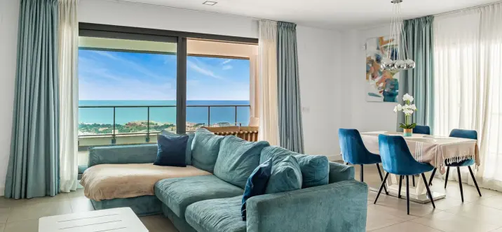 Sale of middle floor apartment in Benalmadena Costa 3