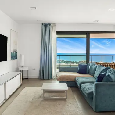 Sale of middle floor apartment in Benalmadena Costa