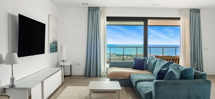 Sale of middle floor apartment in Benalmadena Costa 4