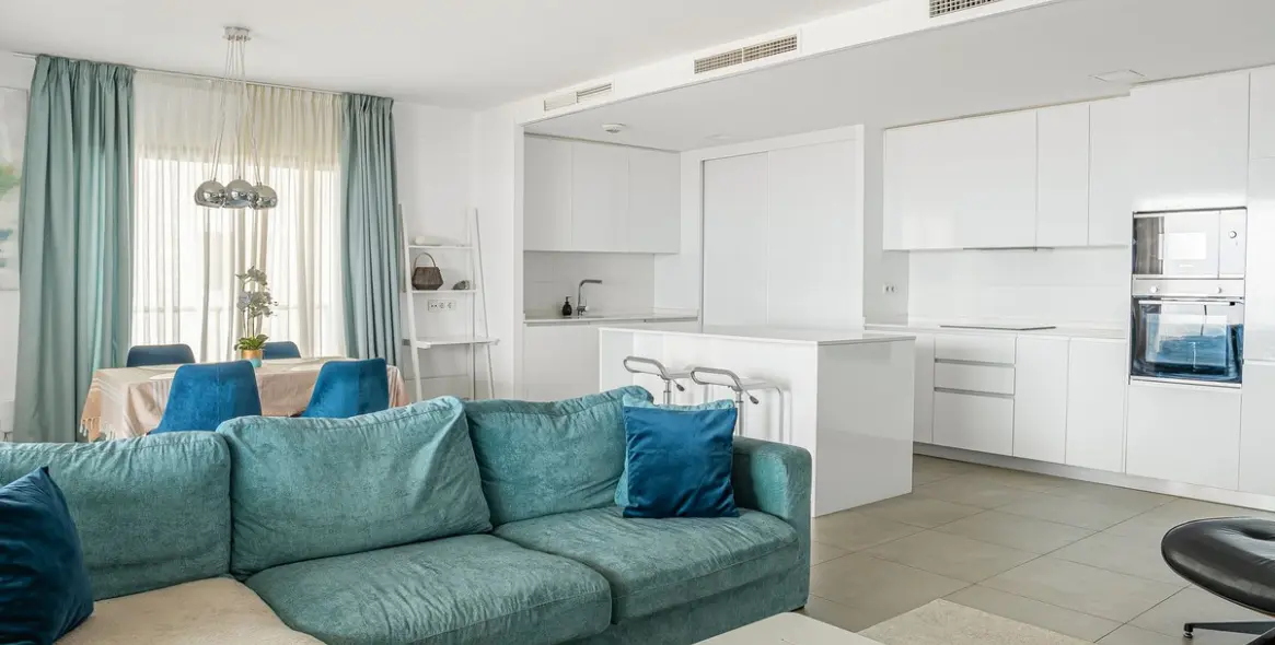 Sale of middle floor apartment in Benalmadena Costa 6