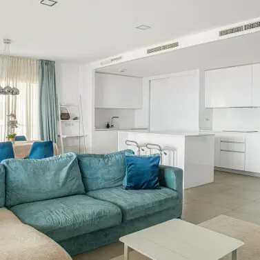 Sale of middle floor apartment in Benalmadena Costa