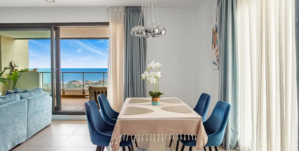 Sale of middle floor apartment in Benalmadena Costa 11