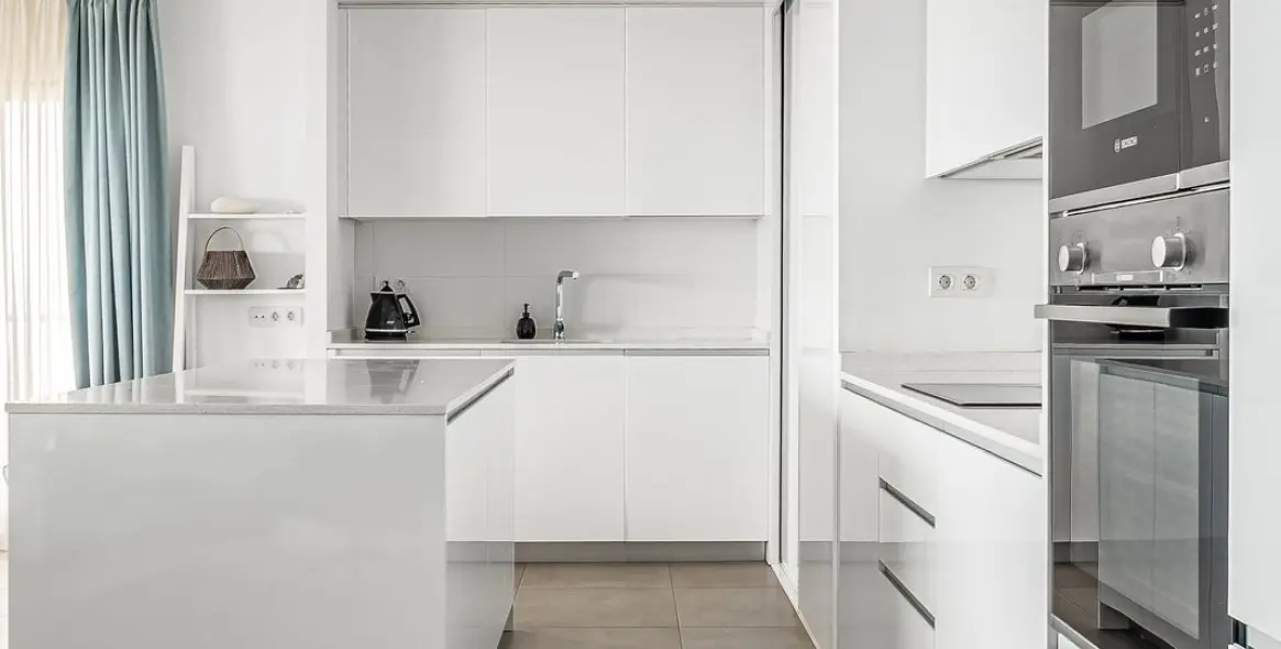 Sale of middle floor apartment in Benalmadena Costa 13