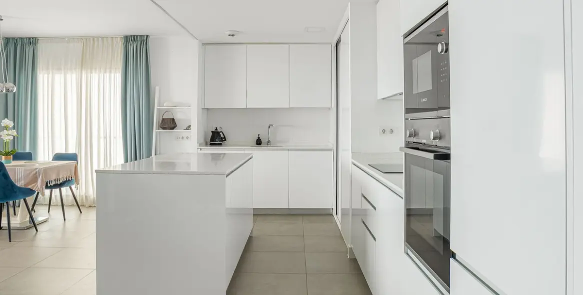 Sale of middle floor apartment in Benalmadena Costa 15
