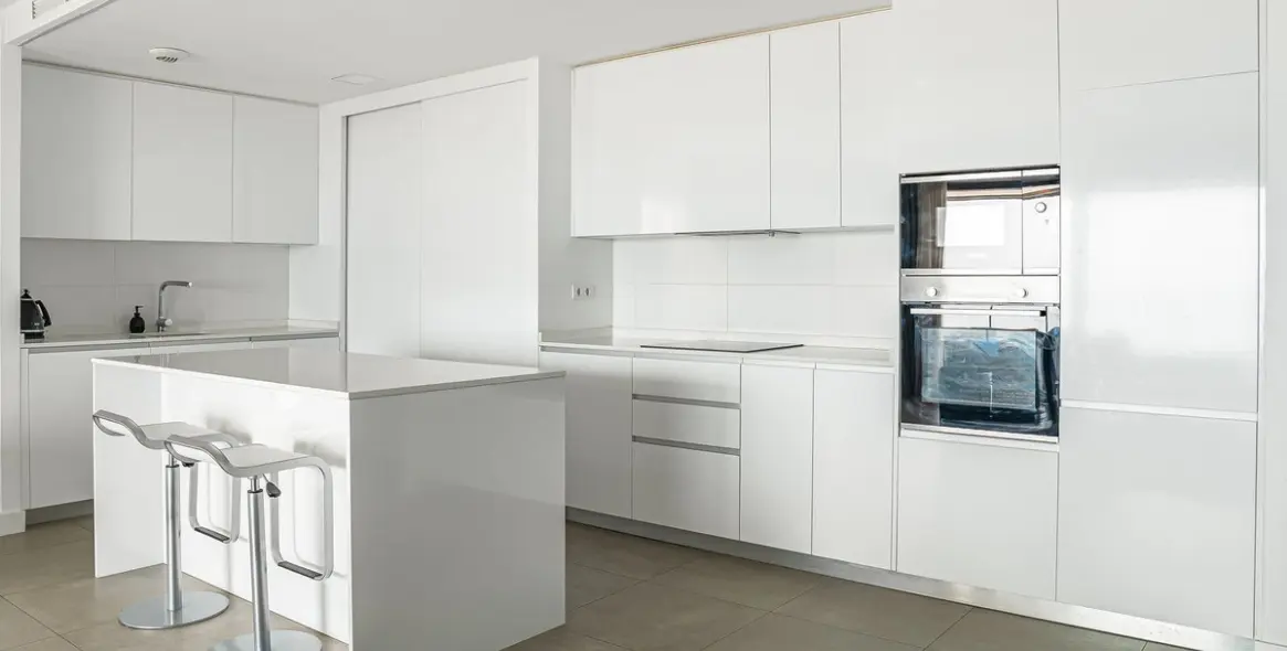 Sale of middle floor apartment in Benalmadena Costa 16