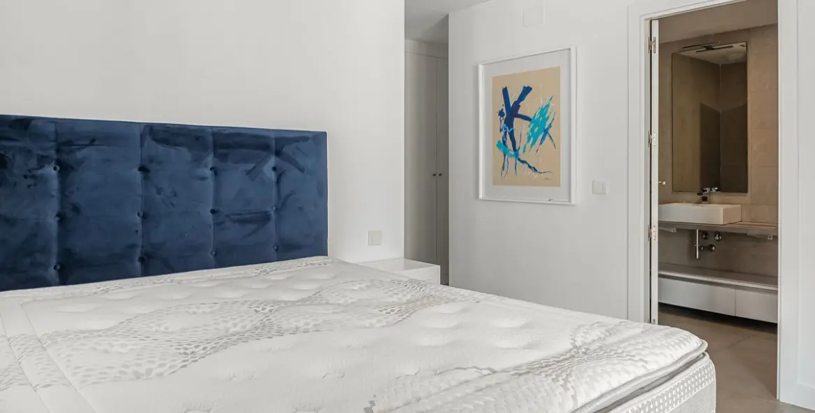 Sale of middle floor apartment in Benalmadena Costa 19