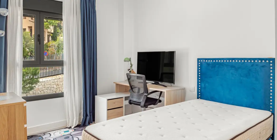 Sale of middle floor apartment in Benalmadena Costa 20