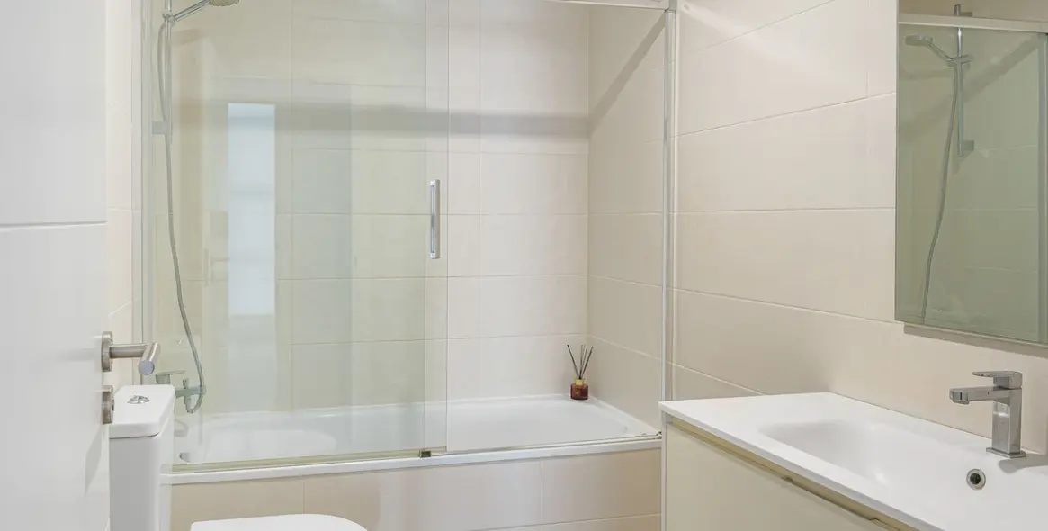 Sale of middle floor apartment in Benalmadena Costa 22