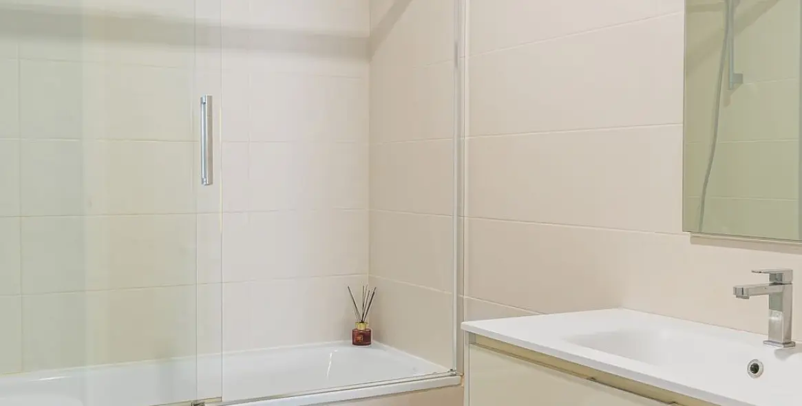 Sale of middle floor apartment in Benalmadena Costa 23