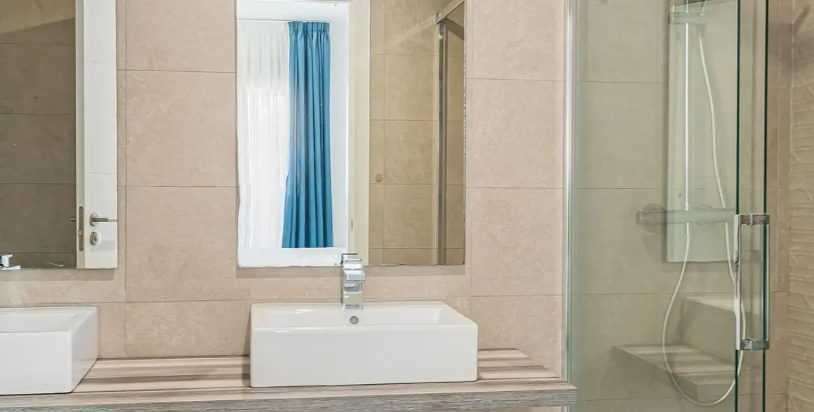 Sale of middle floor apartment in Benalmadena Costa 25
