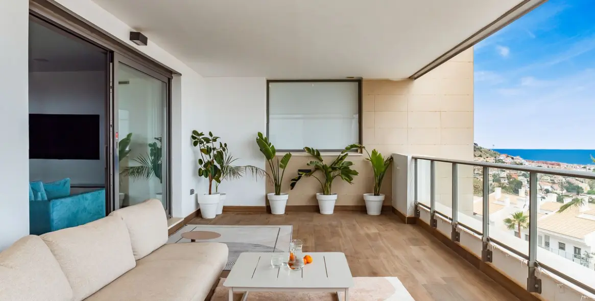 Sale of middle floor apartment in Benalmadena Costa 26