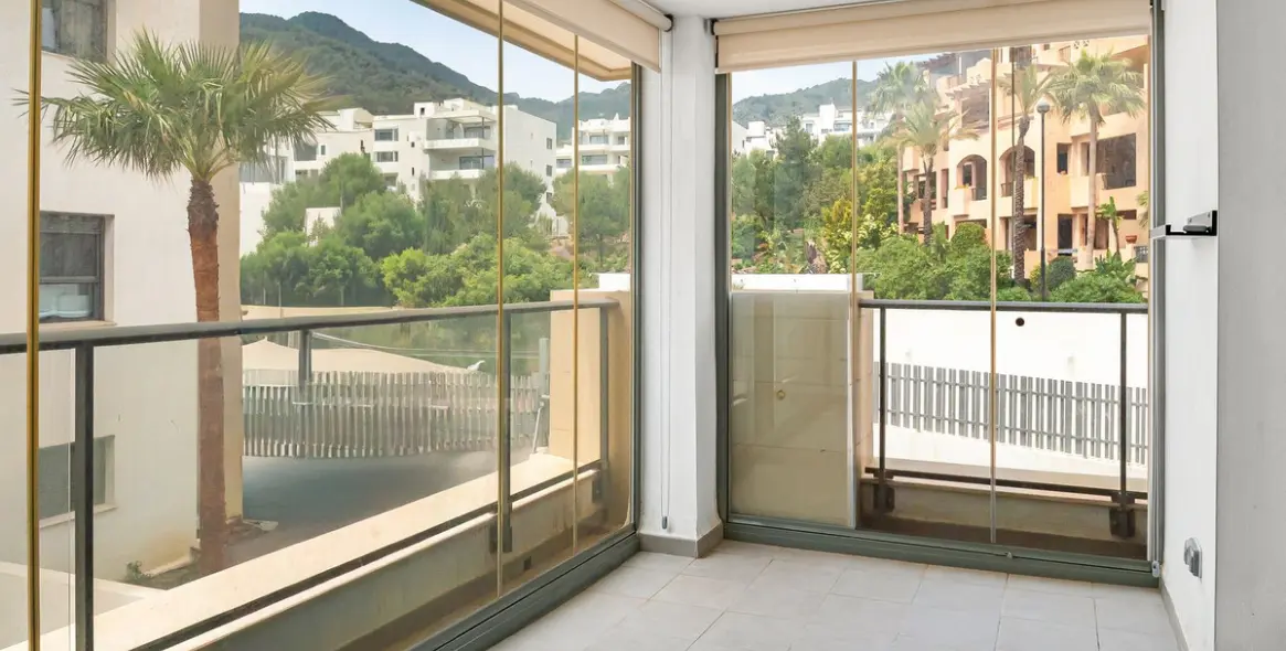 Sale of middle floor apartment in Benalmadena Costa 30