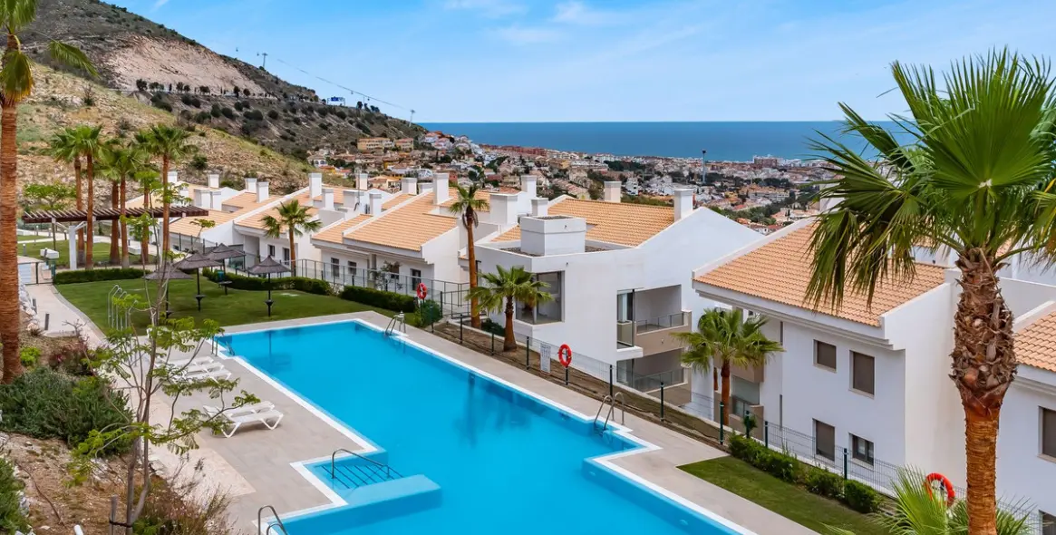 Sale of middle floor apartment in Benalmadena Costa 33