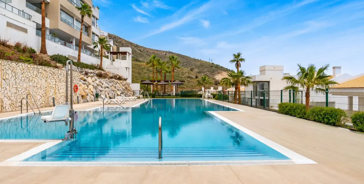 Sale of middle floor apartment in Benalmadena Costa 34