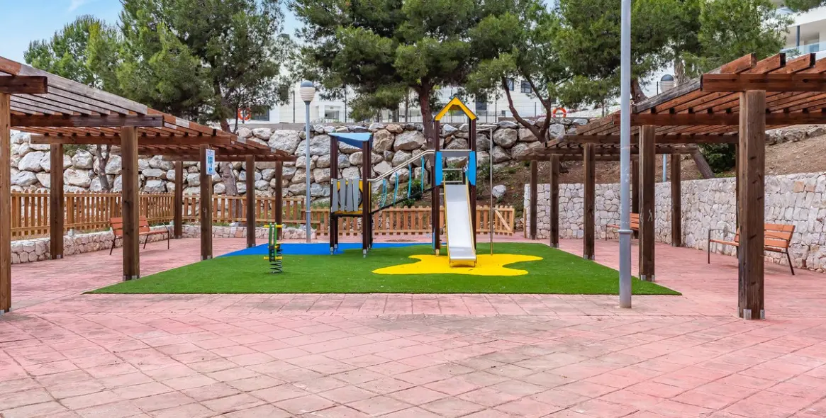 Sale of middle floor apartment in Benalmadena Costa 38