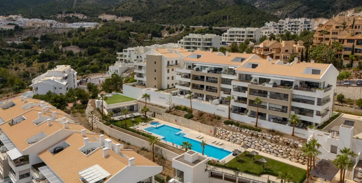 Sale of middle floor apartment in Benalmadena Costa 41