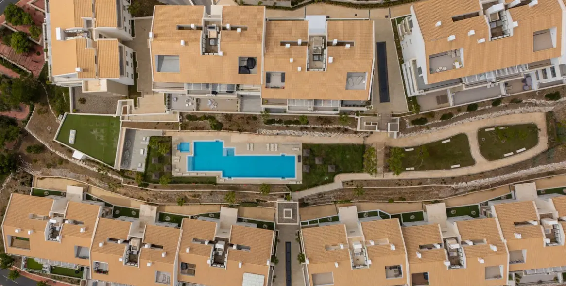 Sale of middle floor apartment in Benalmadena Costa 43