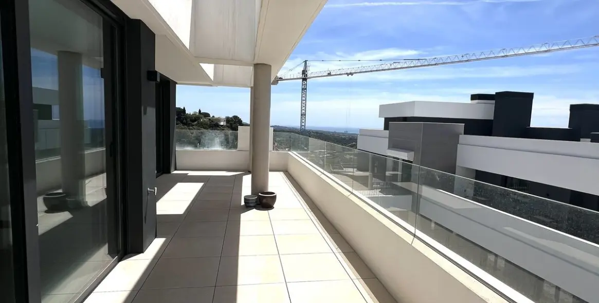 Sale of middle floor apartment in Altos de los Monteros 3