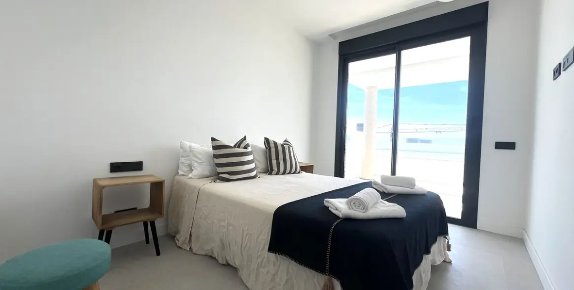 Sale of middle floor apartment in Altos de los Monteros 6