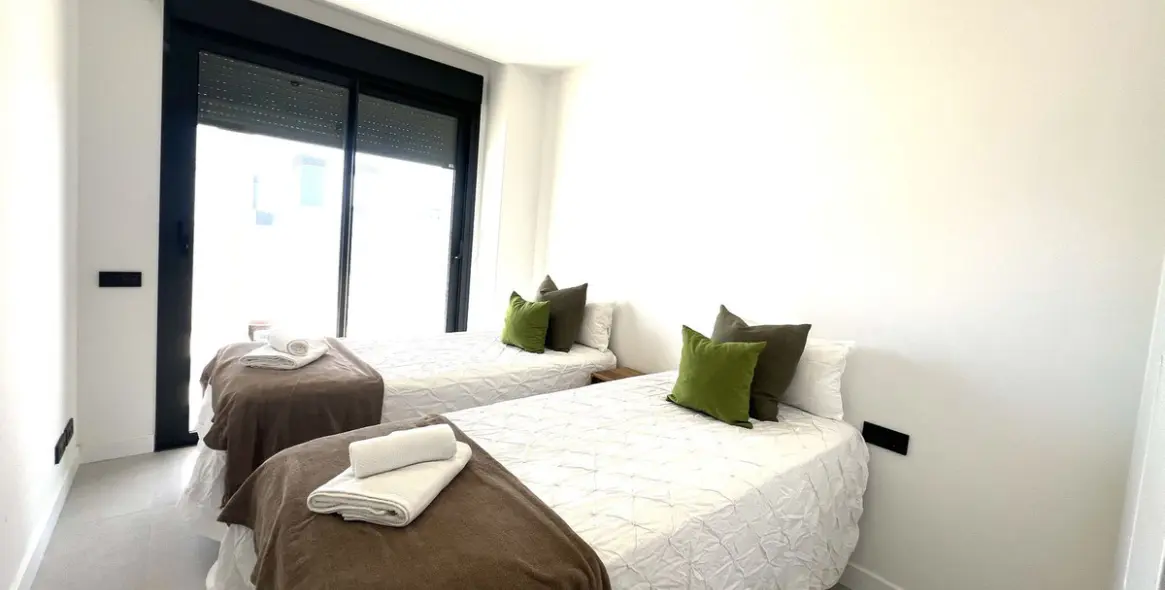 Sale of middle floor apartment in Altos de los Monteros 9