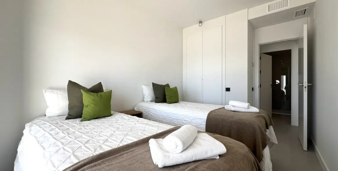 Sale of middle floor apartment in Altos de los Monteros 10