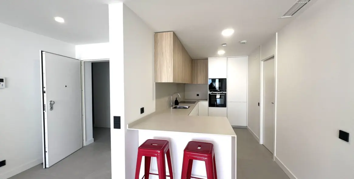 Sale of middle floor apartment in Altos de los Monteros 13