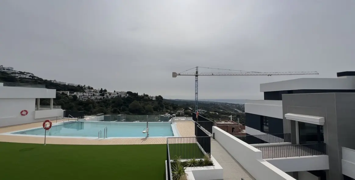 Sale of middle floor apartment in Altos de los Monteros 14