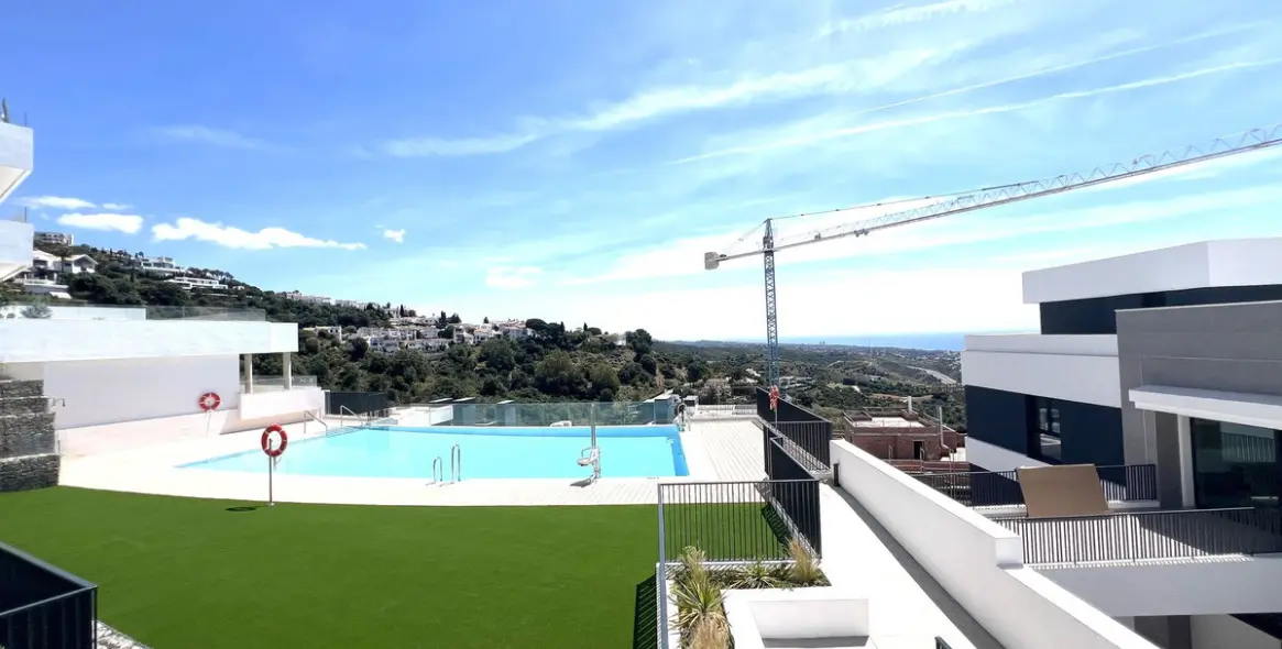 Sale of middle floor apartment in Altos de los Monteros 15