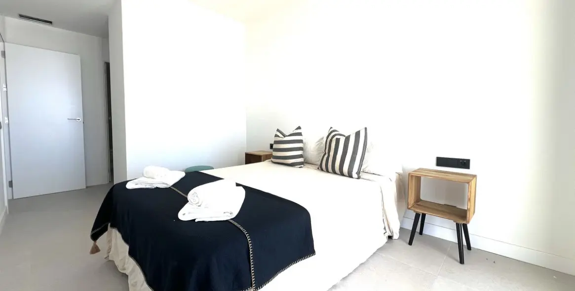 Sale of middle floor apartment in Altos de los Monteros 16