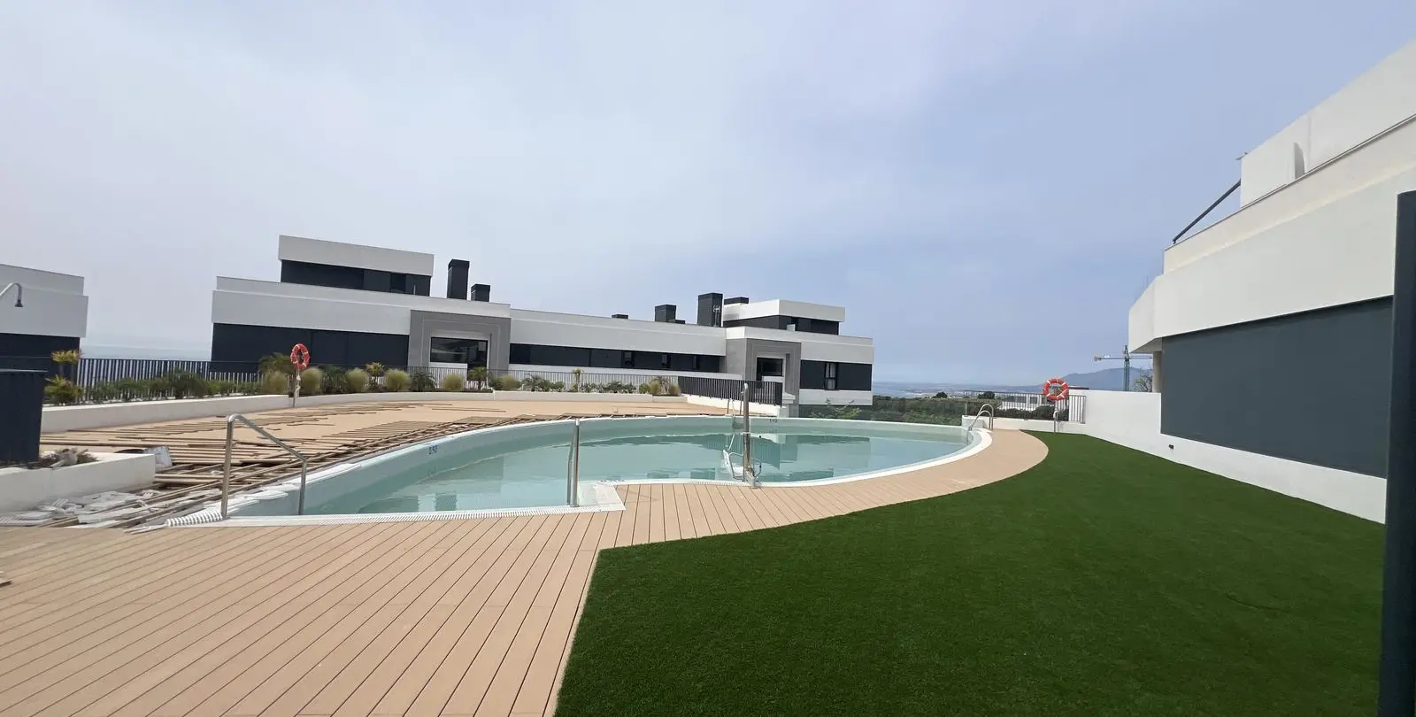 Sale of middle floor apartment in Altos de los Monteros 1