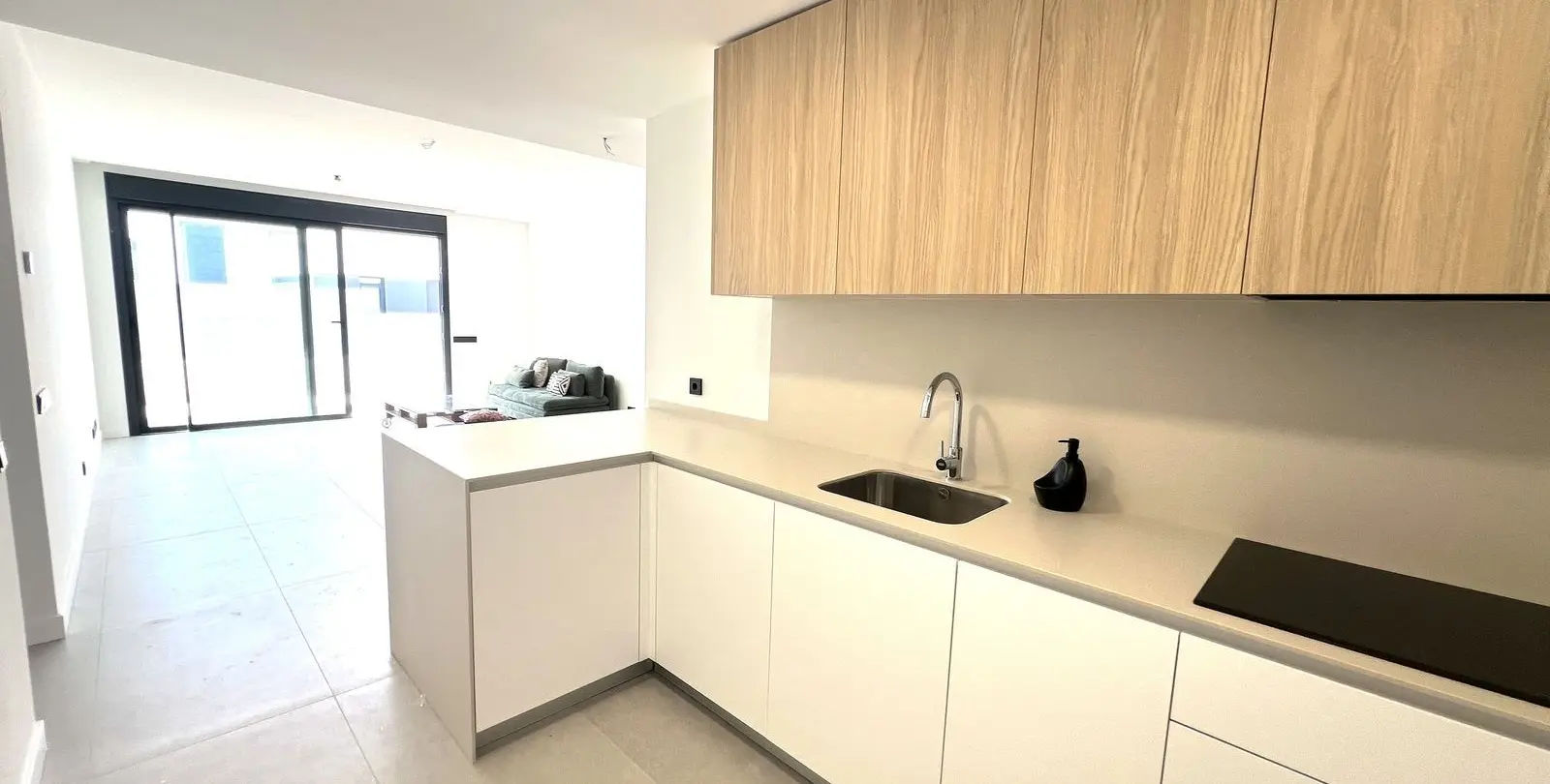Sale of middle floor apartment in Altos de los Monteros 5
