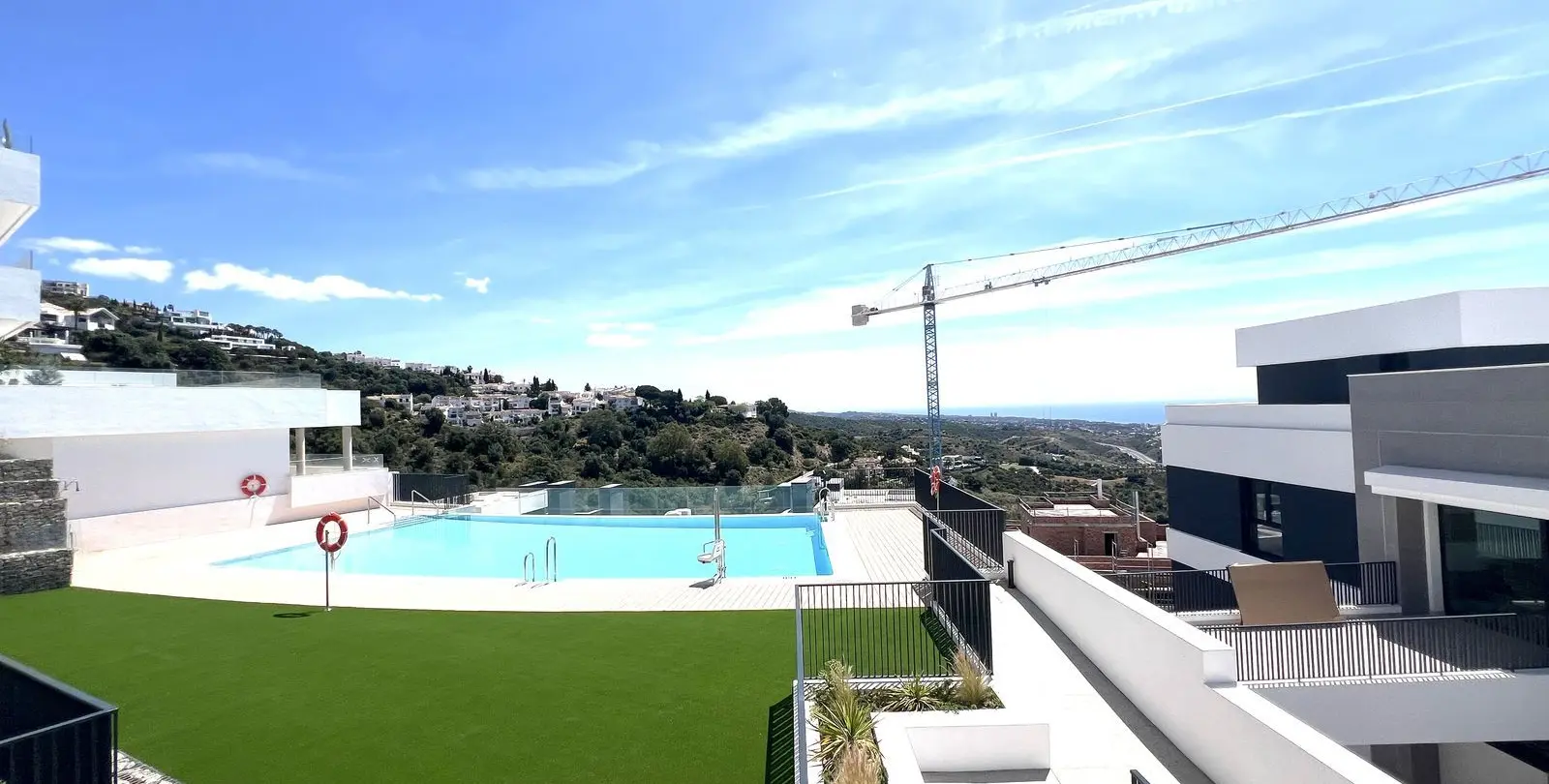 Sale of middle floor apartment in Altos de los Monteros 15
