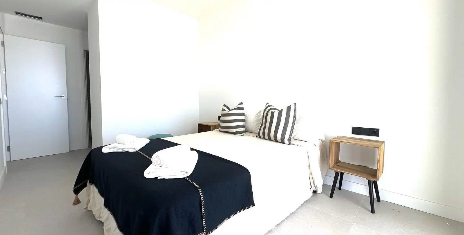 Sale of middle floor apartment in Altos de los Monteros 16