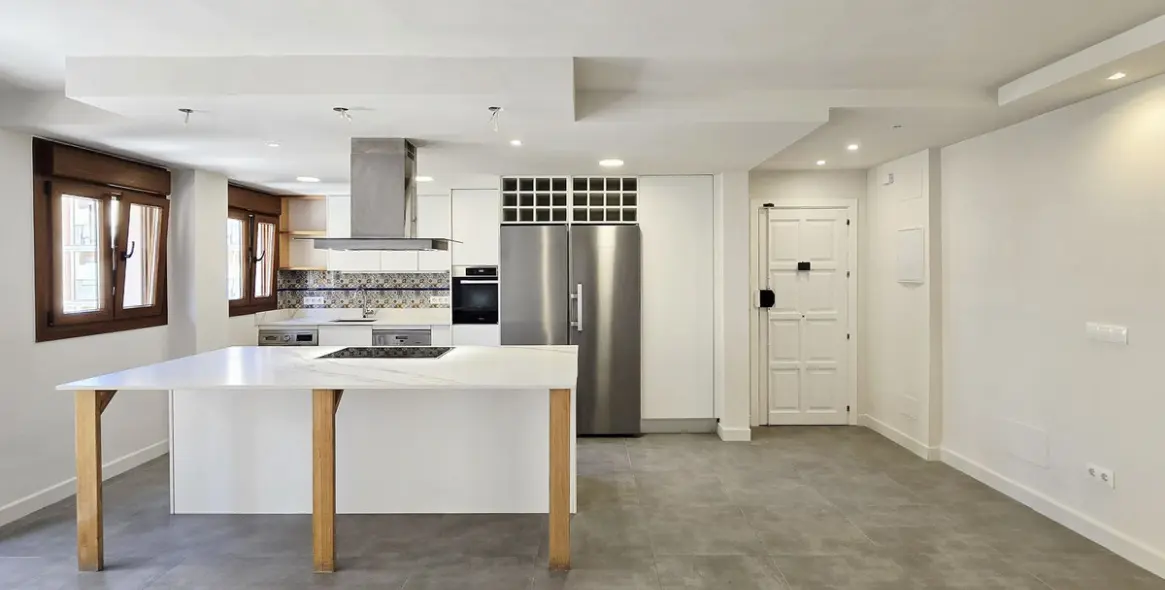 Sale of middle floor apartment in Málaga Centro 4