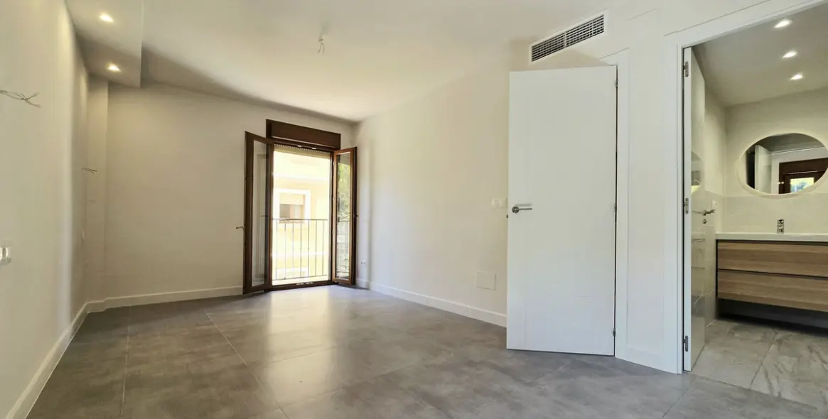 Sale of middle floor apartment in Málaga Centro 5